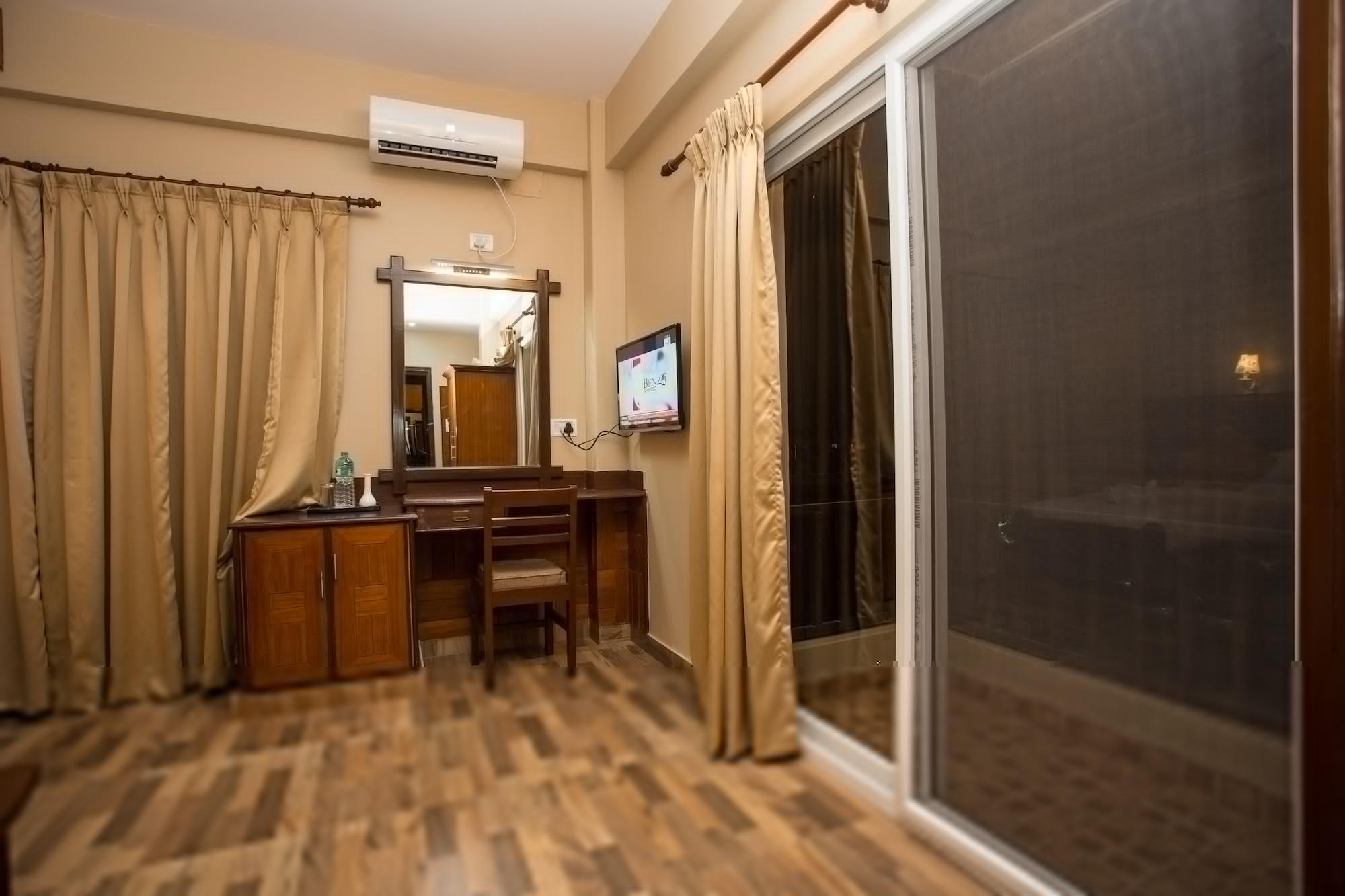 Pokhara Choice Inn Buitenkant foto