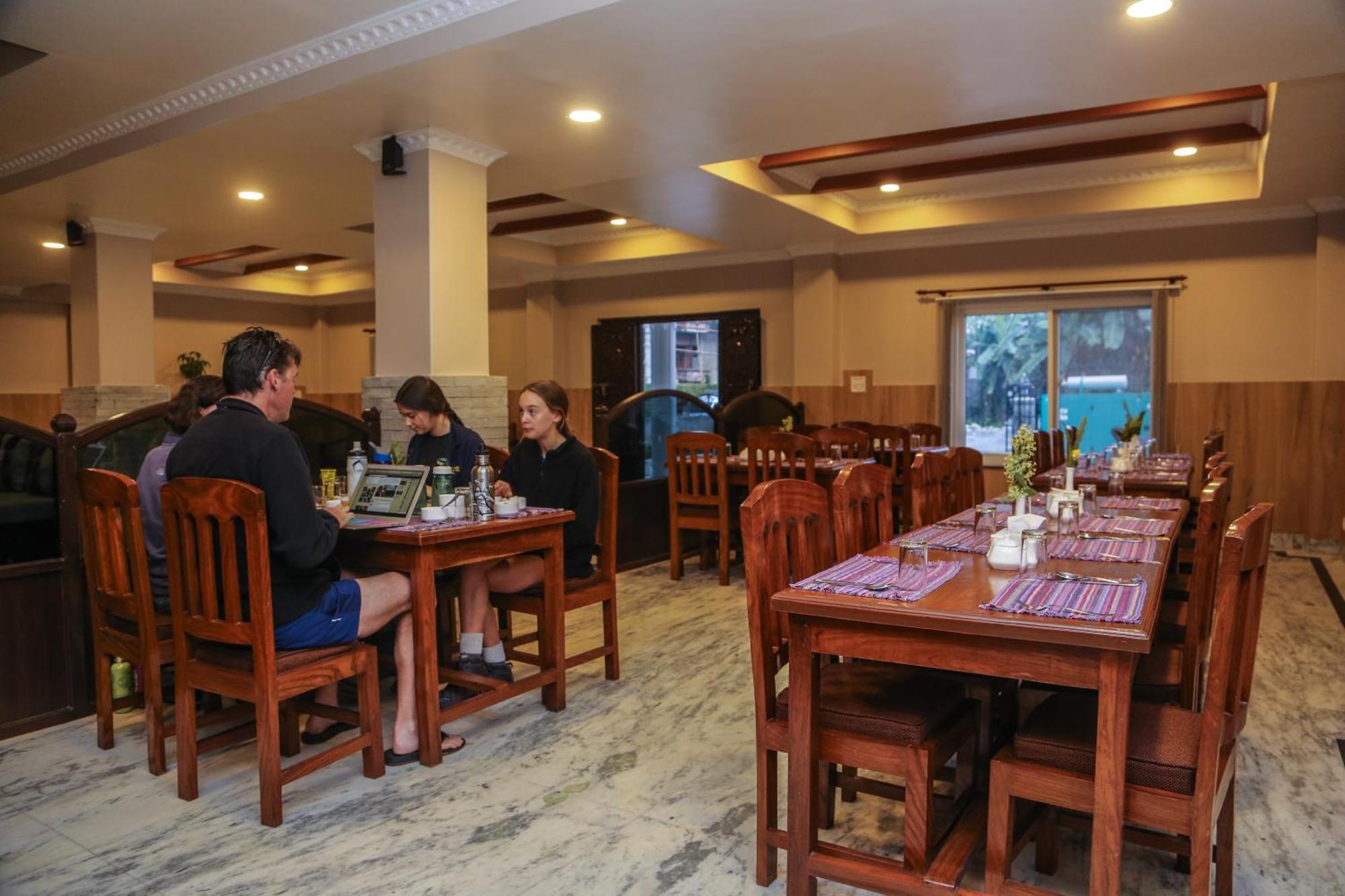 Pokhara Choice Inn Buitenkant foto