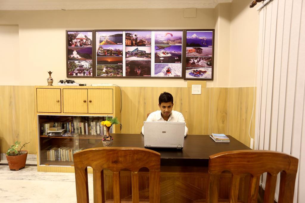 Pokhara Choice Inn Buitenkant foto